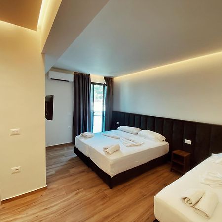 Adriatik Hotel Вльора Екстер'єр фото