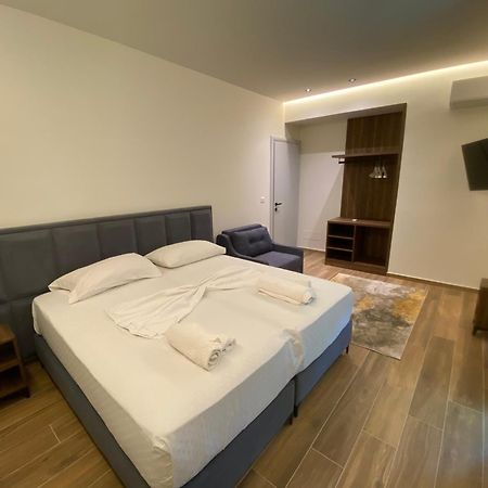 Adriatik Hotel Вльора Екстер'єр фото