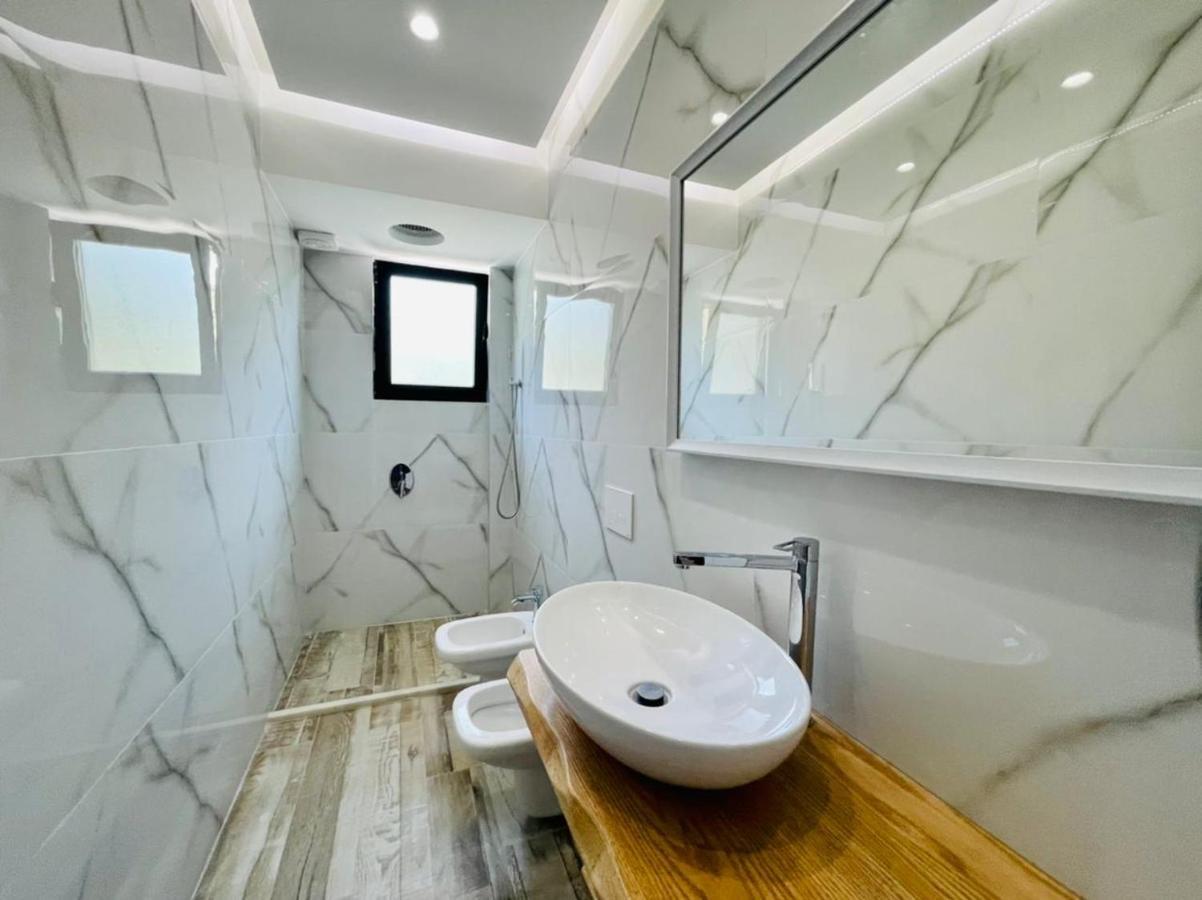 Adriatik Hotel Вльора Екстер'єр фото