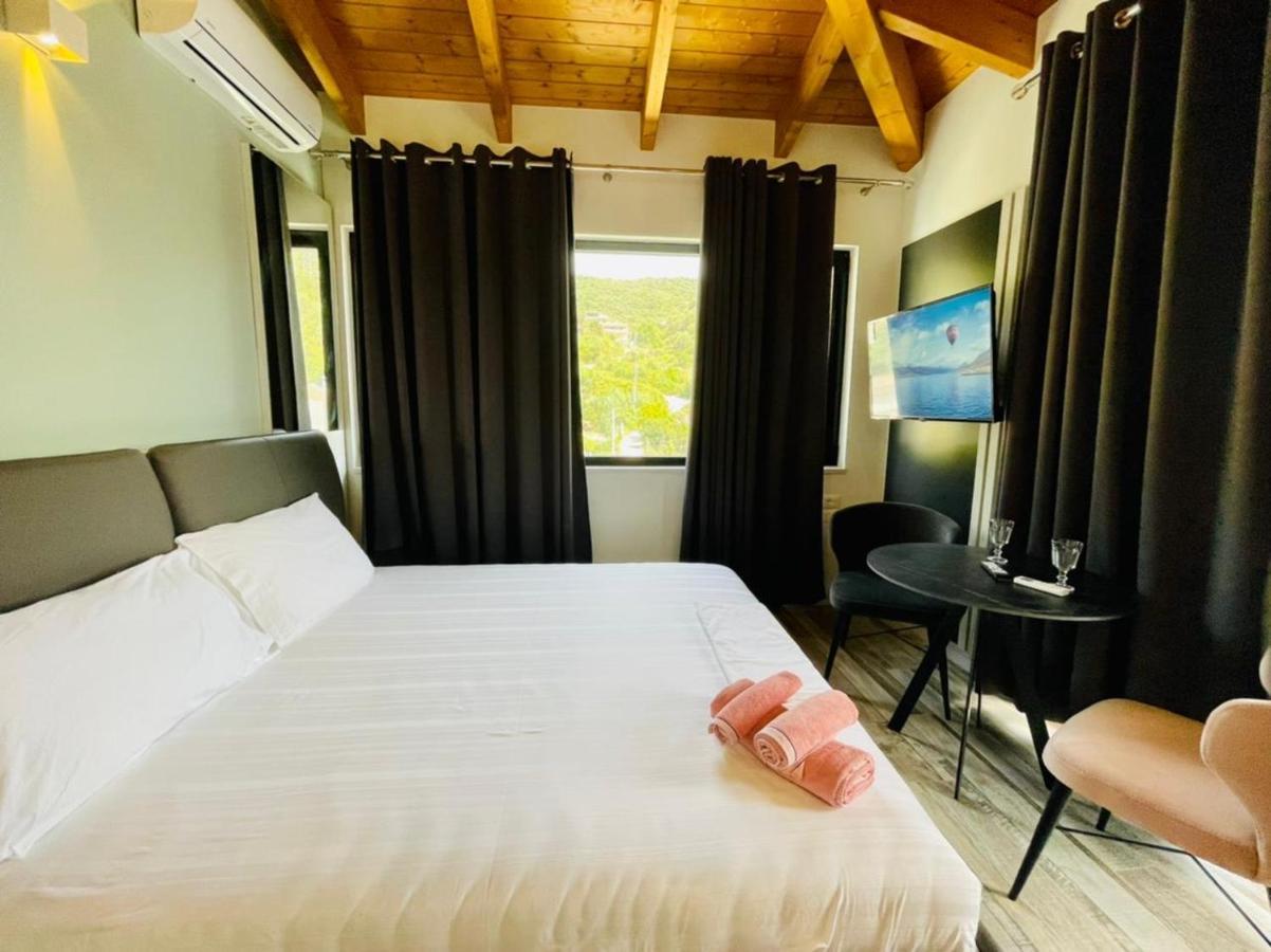 Adriatik Hotel Вльора Екстер'єр фото