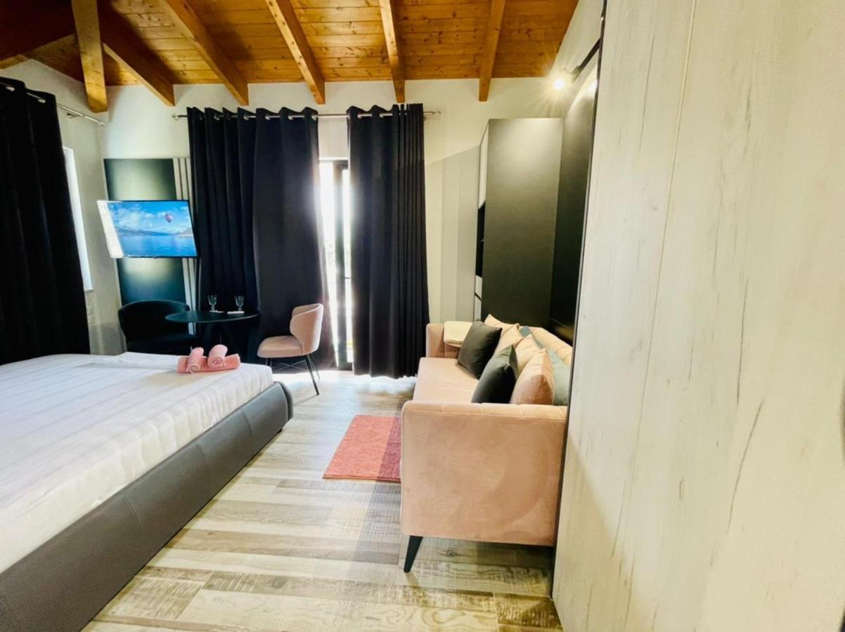 Adriatik Hotel Вльора Екстер'єр фото