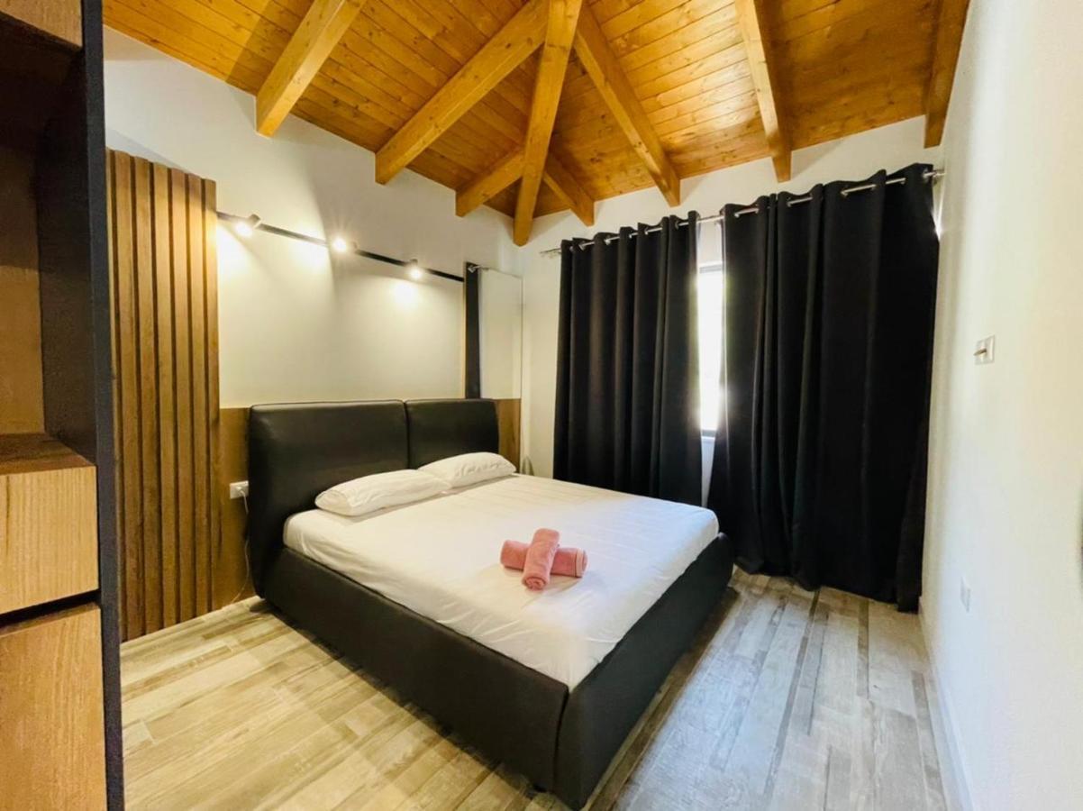 Adriatik Hotel Вльора Екстер'єр фото