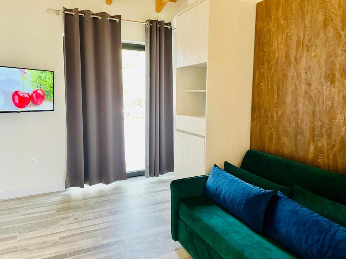 Adriatik Hotel Вльора Екстер'єр фото