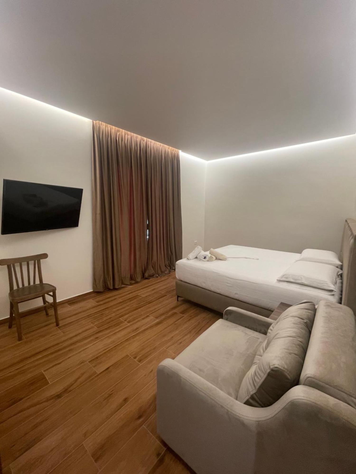 Adriatik Hotel Вльора Екстер'єр фото