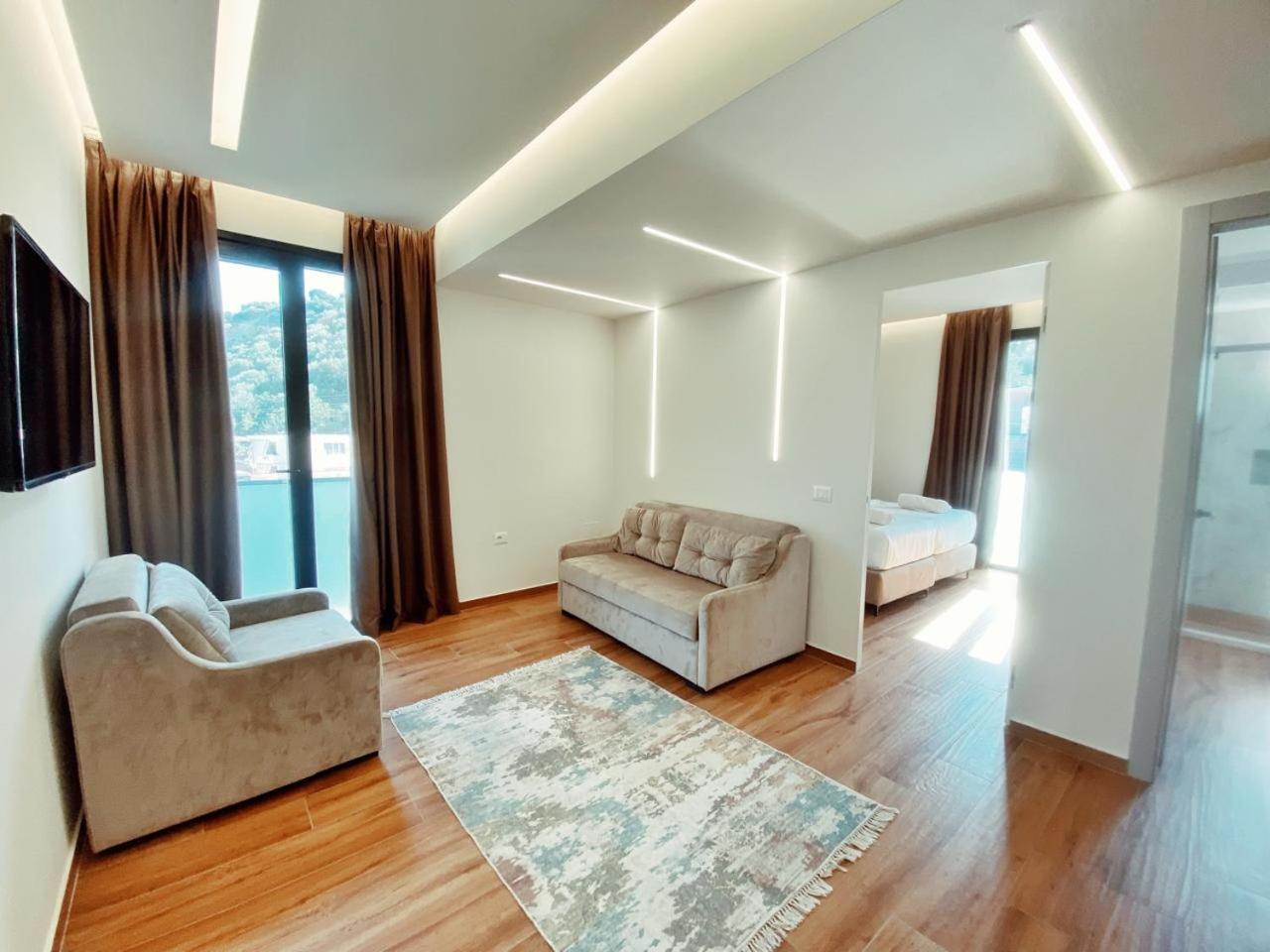 Adriatik Hotel Вльора Екстер'єр фото