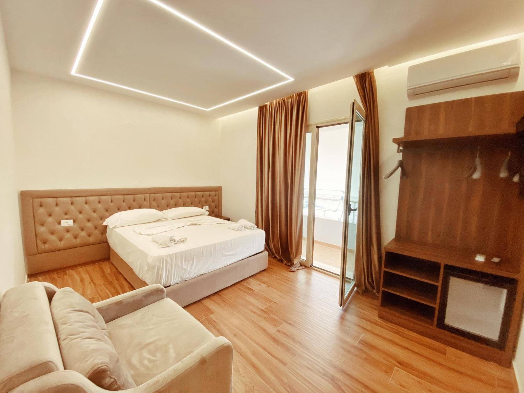 Adriatik Hotel Вльора Екстер'єр фото
