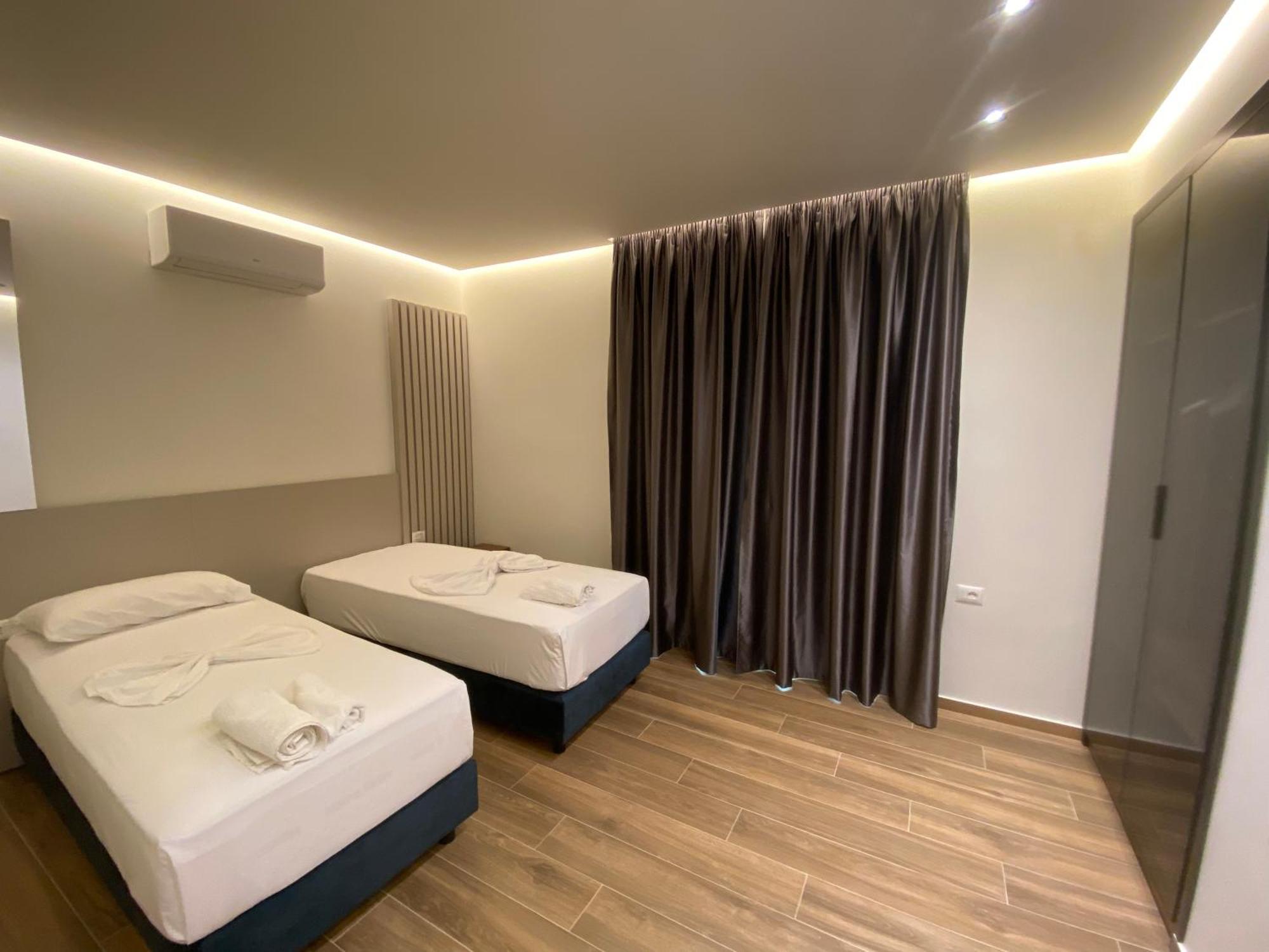 Adriatik Hotel Вльора Екстер'єр фото
