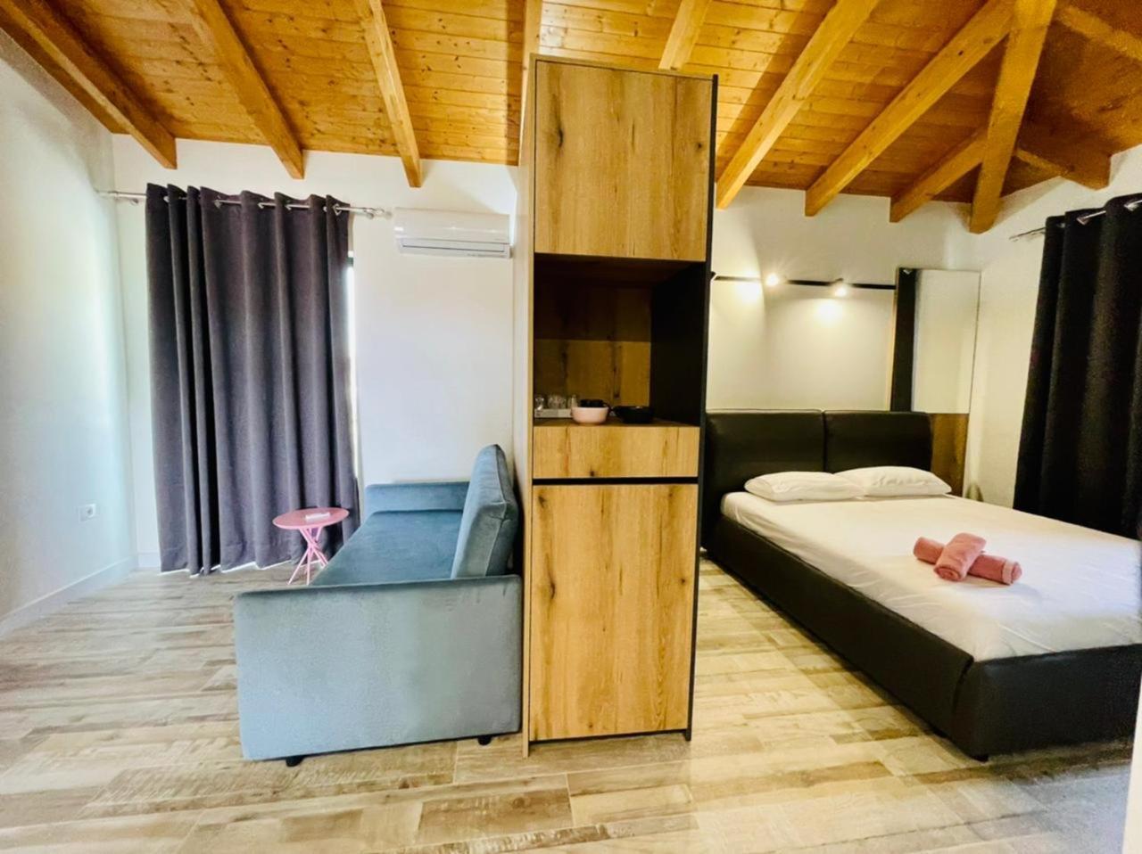 Adriatik Hotel Вльора Екстер'єр фото
