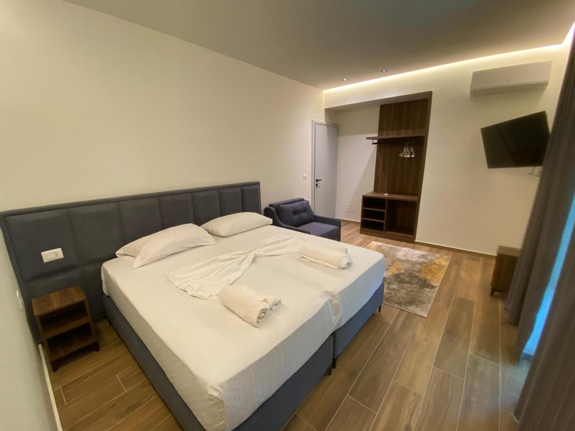 Adriatik Hotel Вльора Екстер'єр фото
